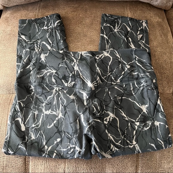 Nike Dri-Fit Capri Athletic/Workout Pants - Picture 3 of 5